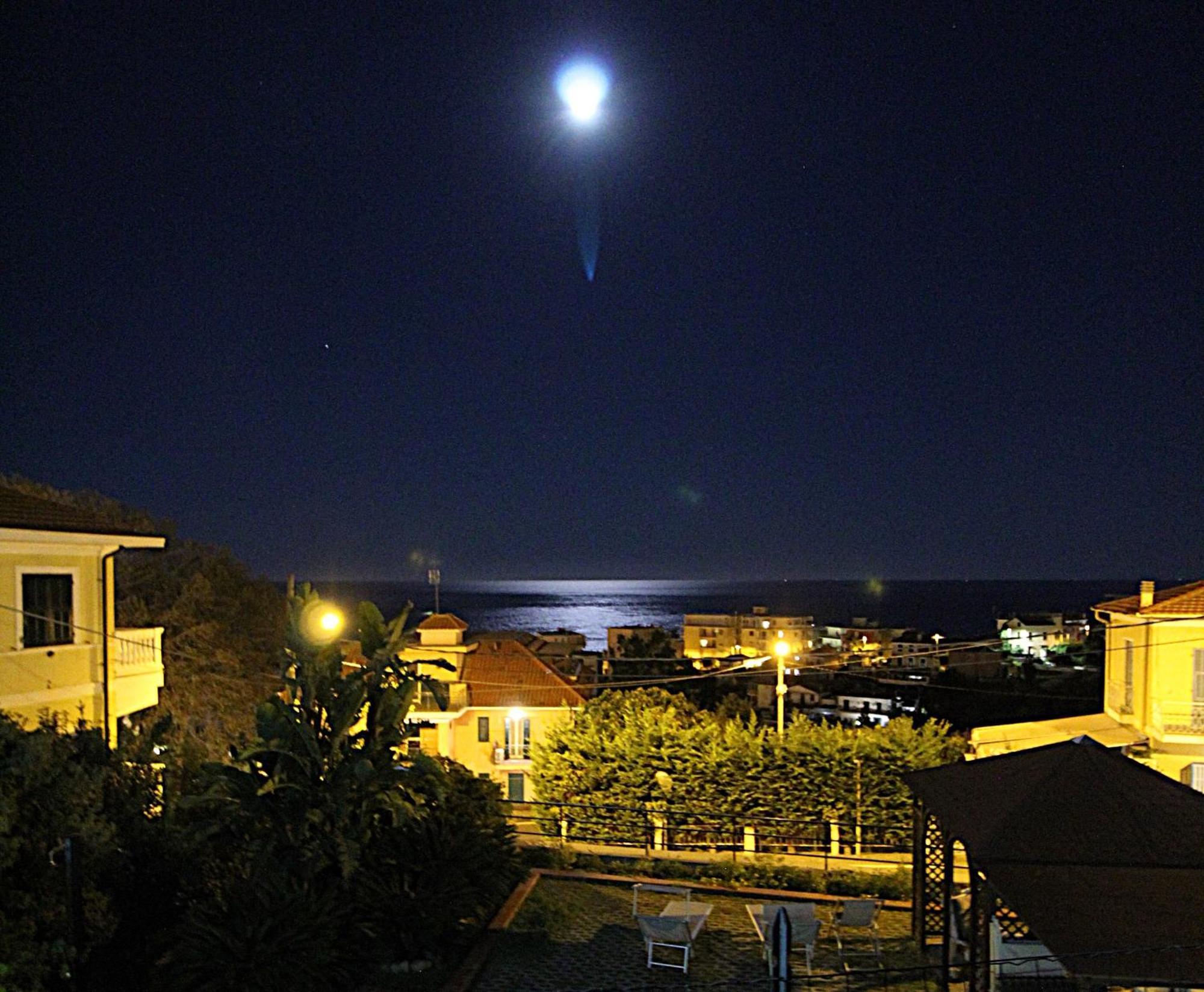 La Pace, Il Sole, Il Mare - Sanremo Casa Indipendente Vista Mare, Posto Auto Privato, Ampio Spazio Esterno Attrezzato, A Pochi Minuti Dalle Spiagge Exteriör bild